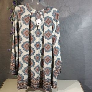 En Creme Long Sleeve Boho style Tunic.